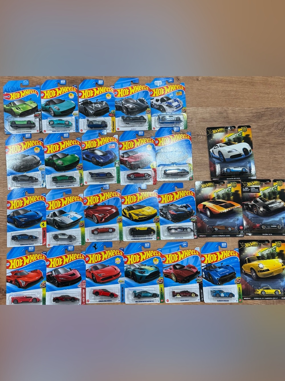 Hot Wheels EXOTIC 3: Lot of 25: Premium, Ferrari, McLaren, Bugatti, Lamborghini